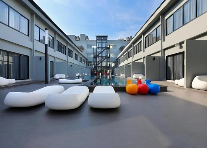 S Ratchada Leisure Hotel กรุงเทพมหานคร