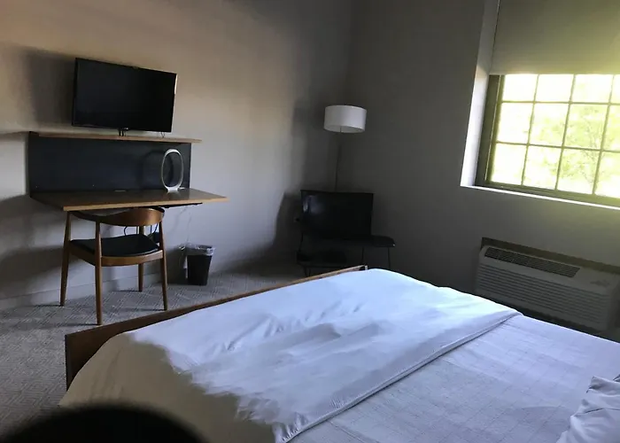 The Roundhouse Hotel Beacon