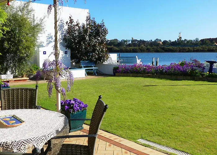 Boathouse Bunbury Bed & Breakfast