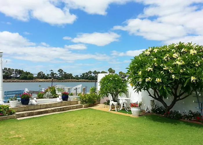 Boathouse Bunbury Bed & Breakfast