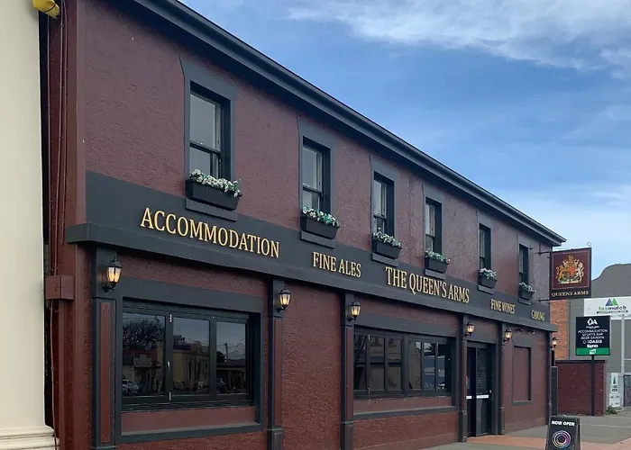 Queens Arms Hotel Longford