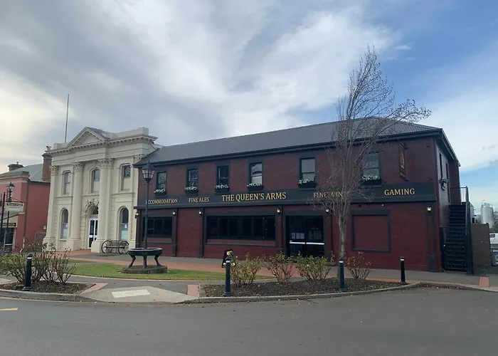 Queens Arms Hotel Longford