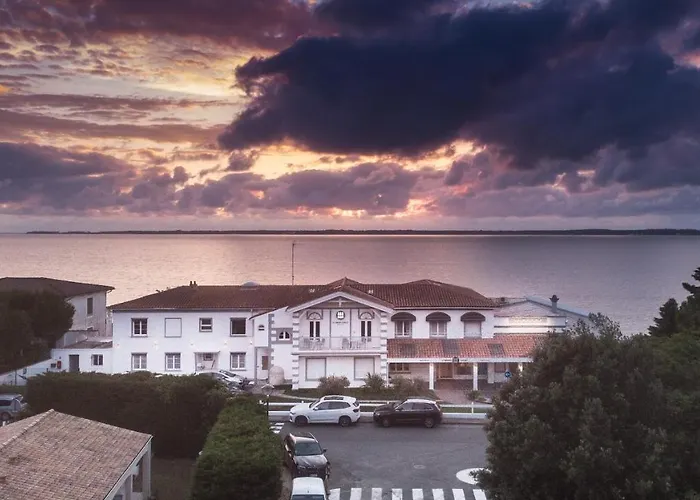 Beach Hotel - Le Grand Chalet Ronce-les-Bains