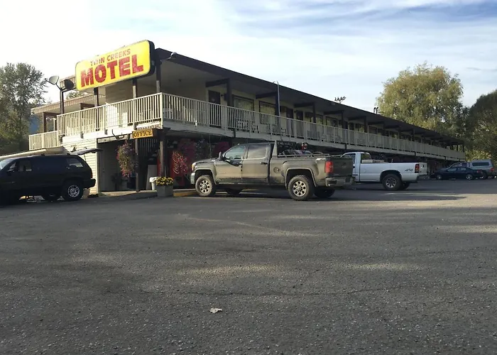 Twin Creeks Motel Lumby