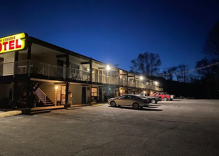 Twin Creeks Motel Lumby