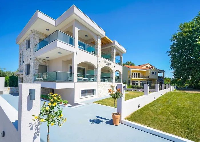 Maria Elena Suites Limenas 