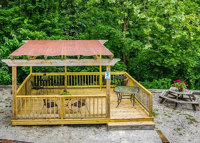 Log Cabin Inn Eureka Springs
