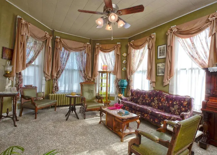 The Victorian On Main Bed & Breakfast Fairfield