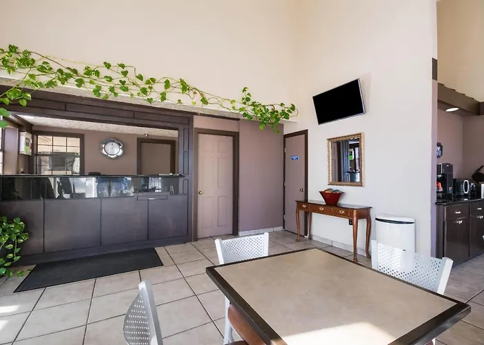 Econo Lodge Inn & Suites Oklahoma City
