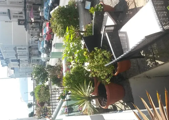 Burleigh Guest House Llandudno