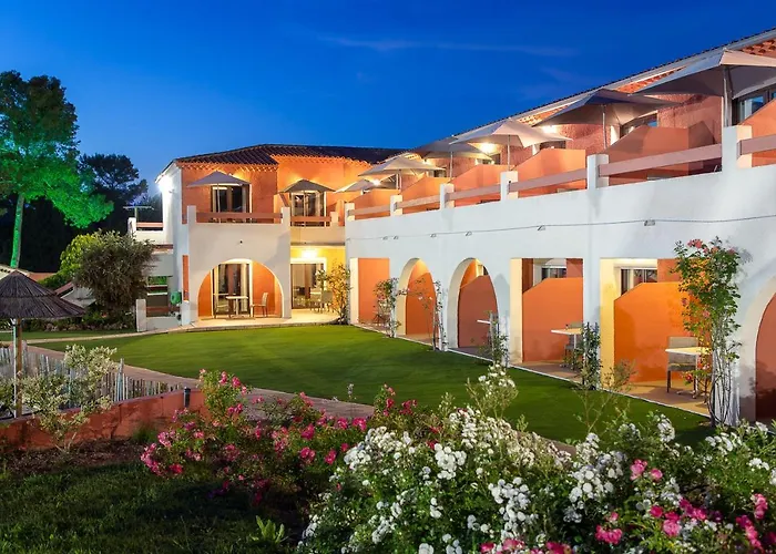 Hotel Les Pins Blancs en Provence à Le Muy