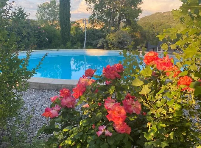 Les Romarins Bed & Breakfast Crestet