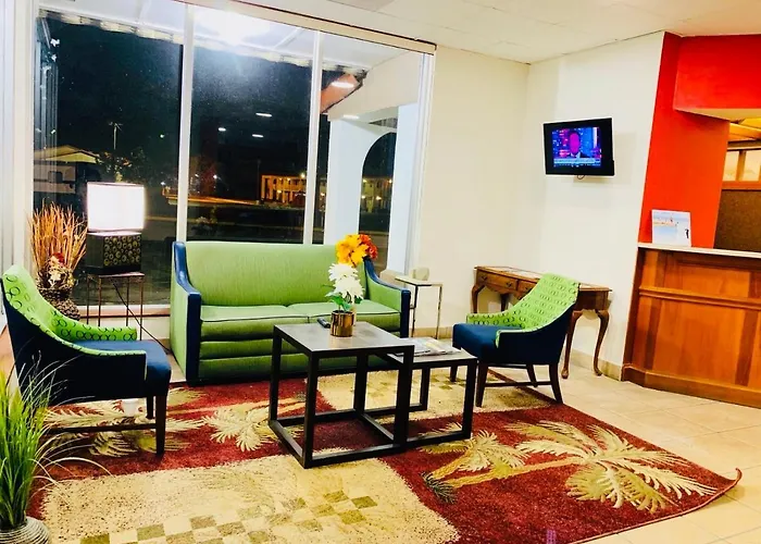 Ramada By Wyndham Walterboro Hotel