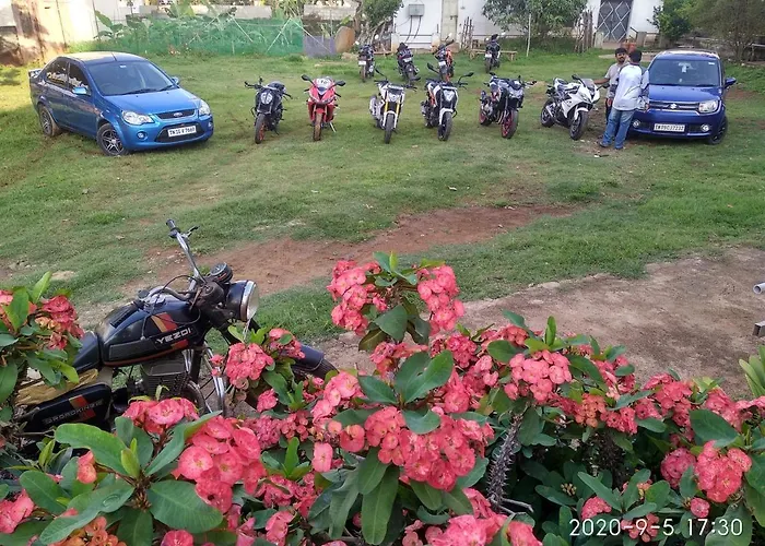 Aruvi Hotel Yelagiri