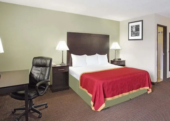 Baymont By Wyndham Beloit Hotel