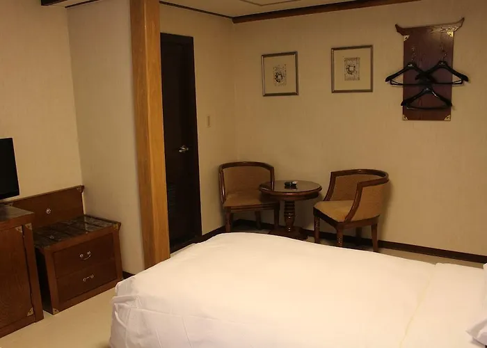 Crown Insadong Hotel Seoul