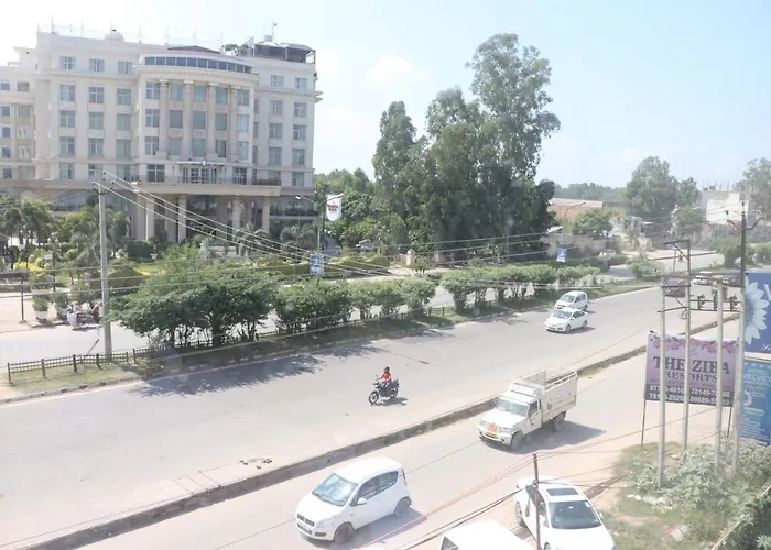 Hotel Hamilton Zirakpur