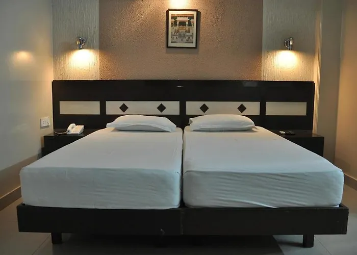 Hotel The Tourist - 1 Min From New Delhi Railway Station