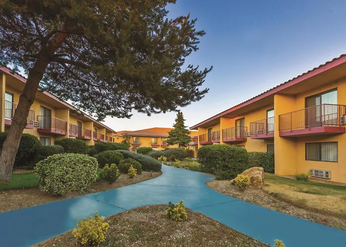 Baymont By Wyndham Tehachapi Hotel