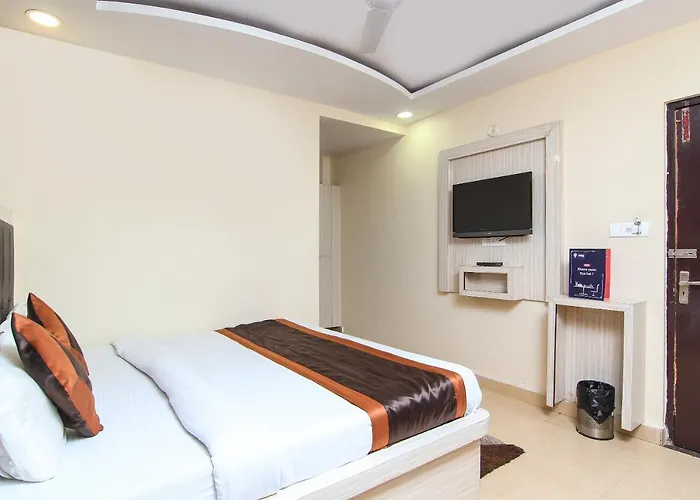 Oyo 8883 Hotel Comfort Zone Lucknow