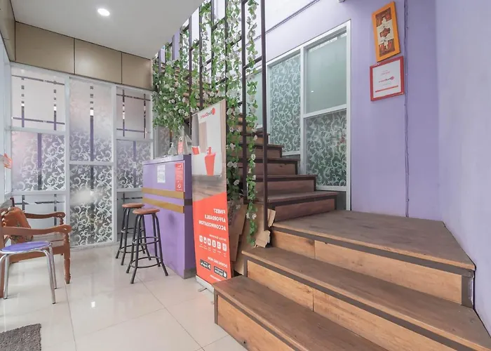Reddoorz @ Gatot Subroto Street Bandung 3 Hotel