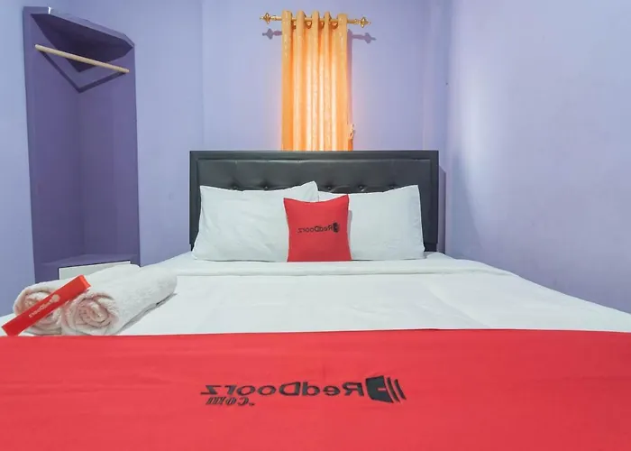 RedDoorz @ Gatot Subroto Street Bandung 3 Hotel