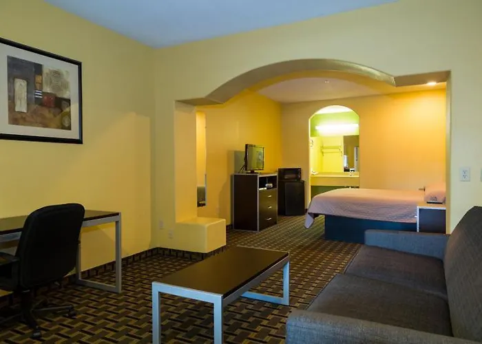 Redwoos Suites Missouri City