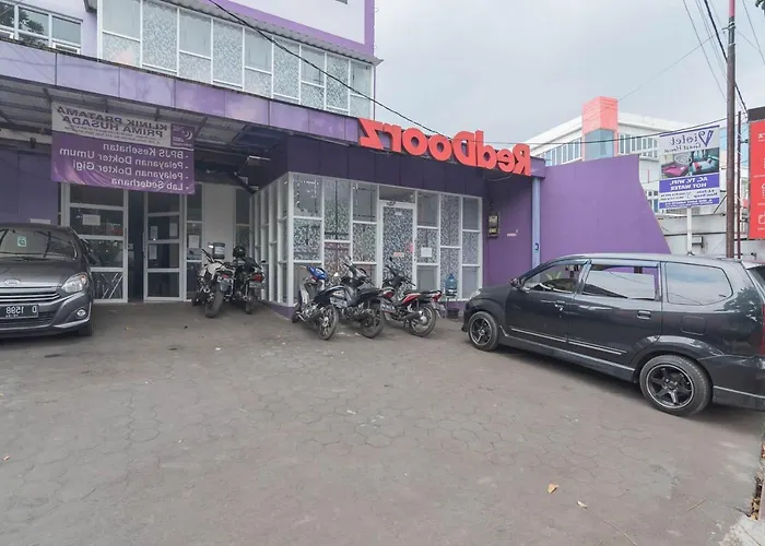 Reddoorz @ Gatot Subroto Street Bandung 3 Hotel