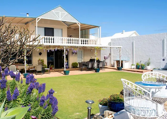 Boathouse Bunbury Bed & Breakfast