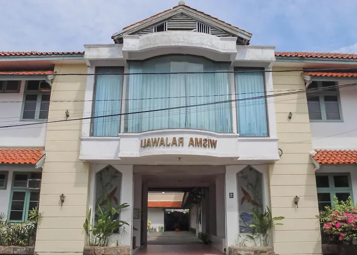 Hotel Rajawali Mitra Reddoorz Cirebon