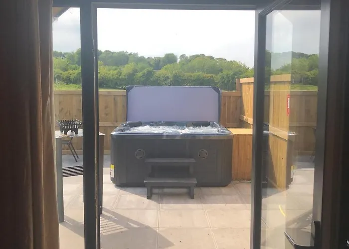 Superior Glamping Pod With Hot Tub Hotel Frodsham