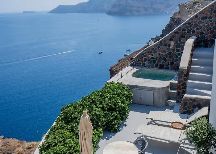 Pezoules Of Oia Otel