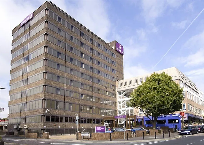 Premier Inn Premier Inn Brentwood