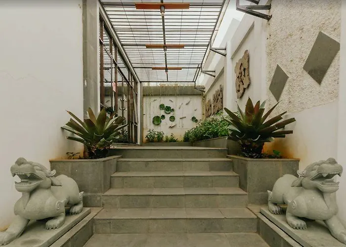 Urbanest Inn House Slipi Jakarta
