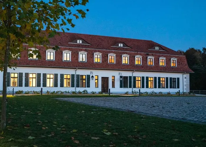 Gut Sarnow - Hotel, Restaurant und Reitanlage Schorfheide