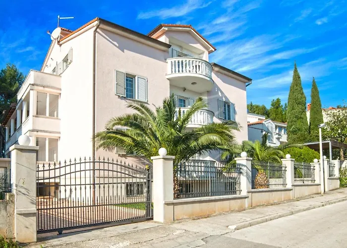 Apartments Ori Pula