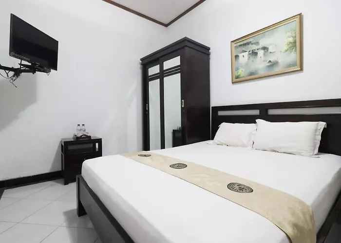 Dinnar Homestay Gayungan Syariah Redpartner Surabaya