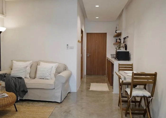 Marlowe-Tony'S Home Bangkok