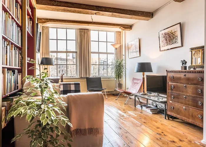 Classy Room 17Th C Canalhouse Amsterdam