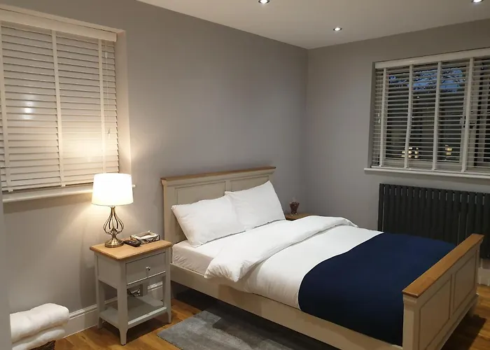Arsenal Highbury & Islington Beautifully Presented Hotel London