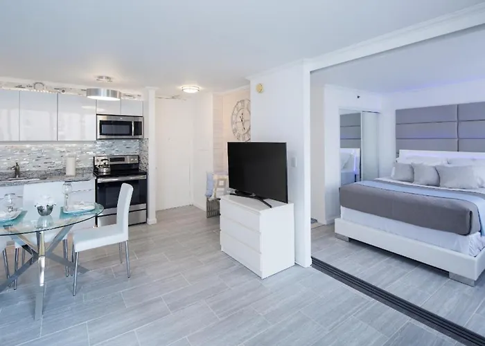 Waikiki Banyan Modern One Bedroom Free Parking Honolulu