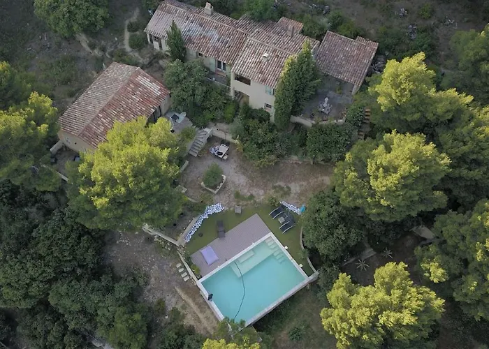 La Maison De Charlie Vaugines