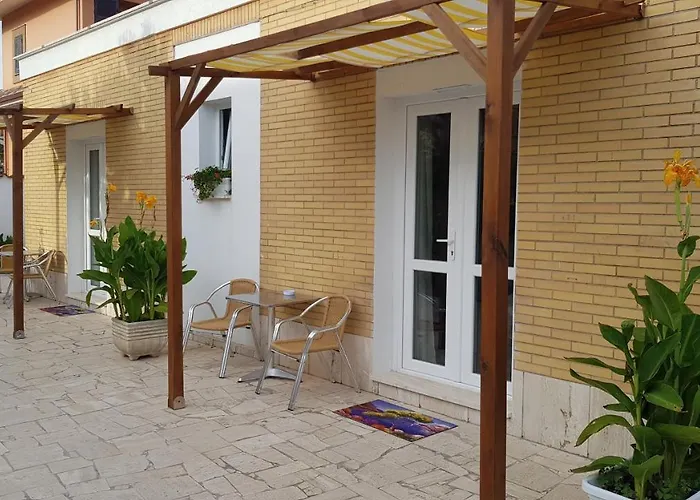 Un Passo Dal Mare Bed & Breakfast Fiumicino
