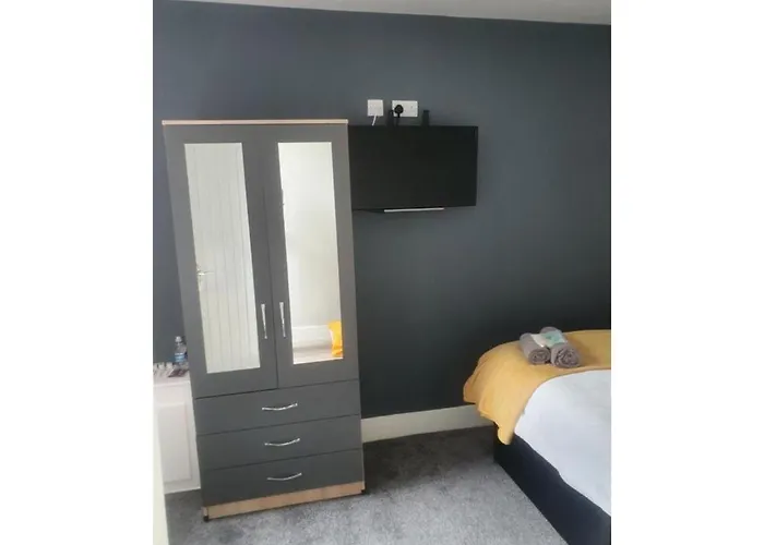 Townhouse @ 11 Nicholls Street Stoke Hotel