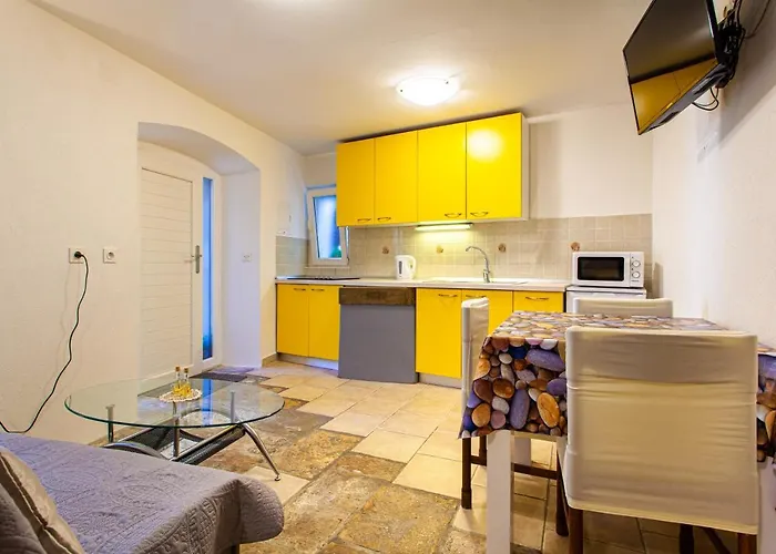 Room M Cres