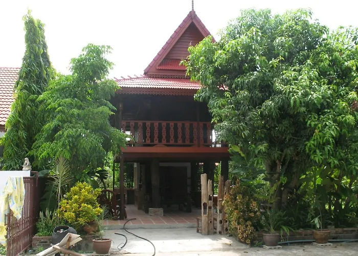 Teak House Chiang Mai Hotel