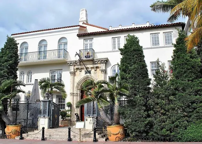 2 Bedroom Ocean Drive Newly Renovated Miami Beach