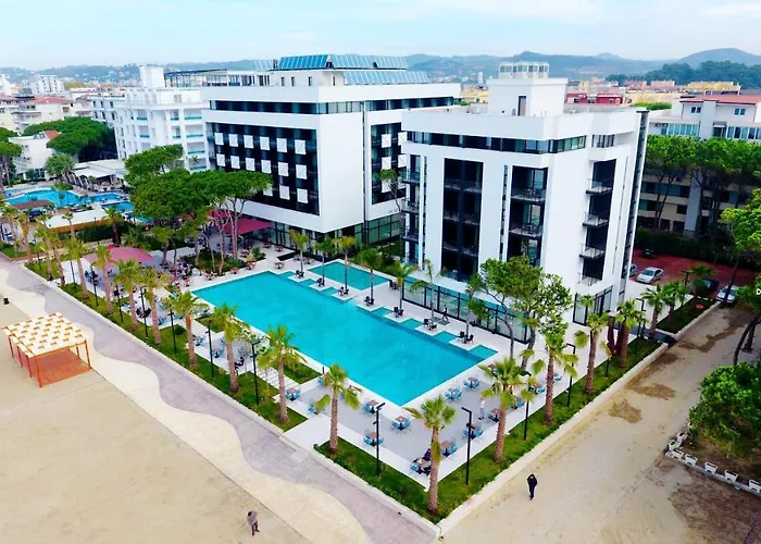 Royal G Max Hotel Golem 