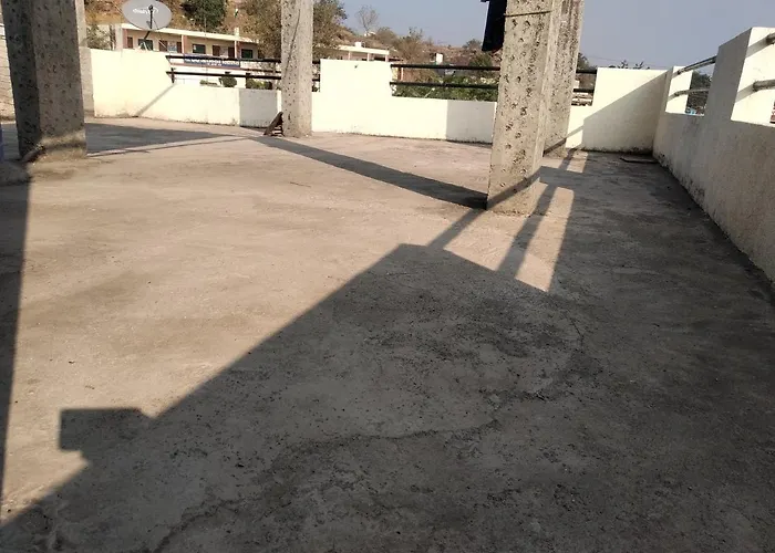 अतिथी निवास Hotel Jejuri
