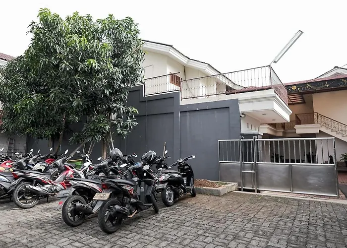 Wisma Delapan Mitra Reddoorz Jakarta